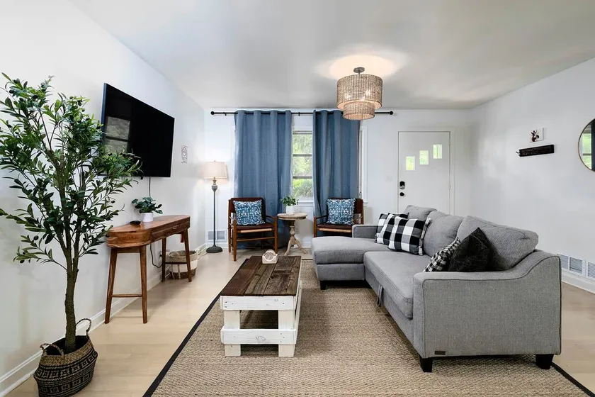 Newly Renovated Cozy 4 Bedroom with King Bed l 10 min from Brave Stadium - Image 1
