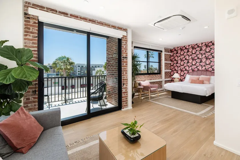Balcony Suite 301 | The Brick Boutique Hotel - Image 1
