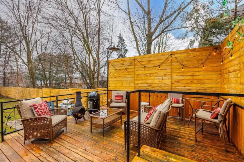 Modern 3BDR w. Rustic Charm + Big Yard Near Wineries - Image 1