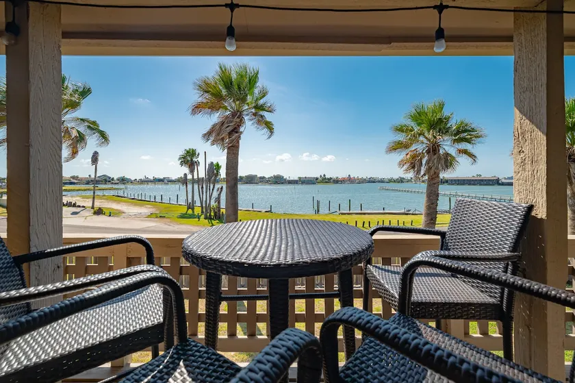 Simply Wonderful Condo with Bayview Private Pier and Pools - Image 1
