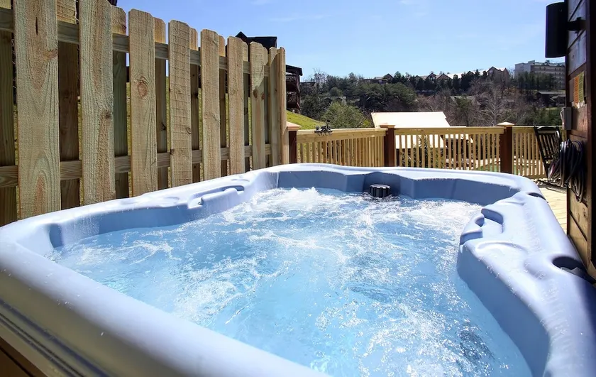 Pet-friendly Family Cabin! Great Location! HOT TUB - Image 1