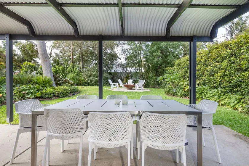 Coastal Oasis - Pet Friendly - 6 Mins Walk to Beach - Image 1