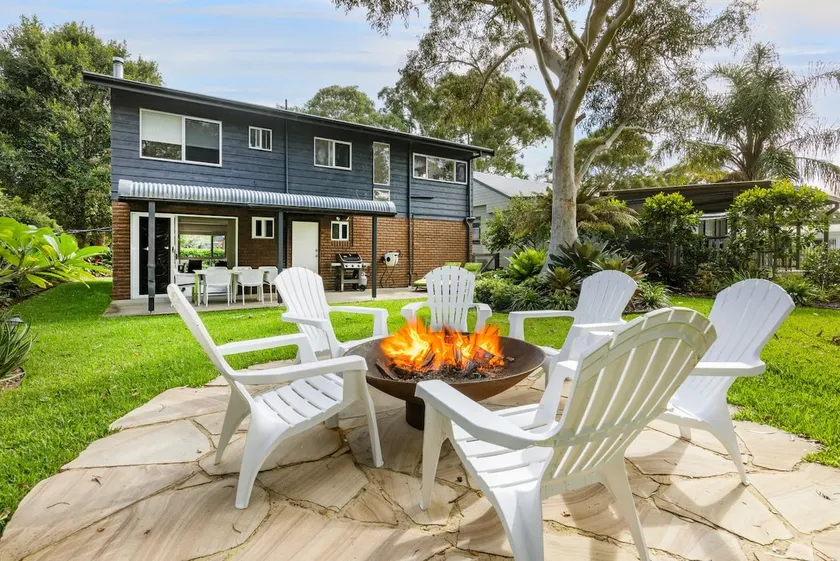 Coastal Oasis - Pet Friendly - 6 Mins Walk to Beach - Image 1