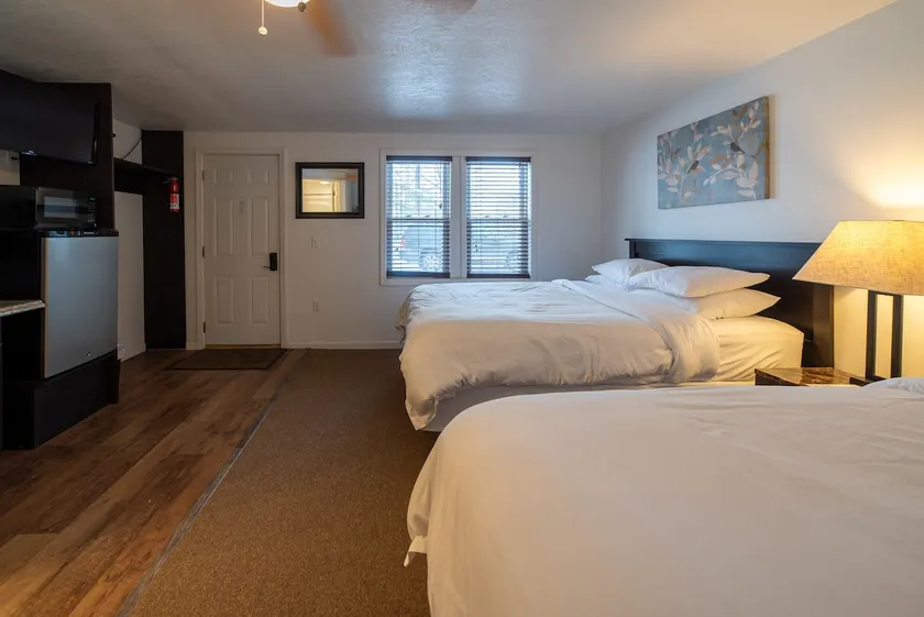 Room 4 at Inland Lakes Motel, Indian River, MI - Image 1