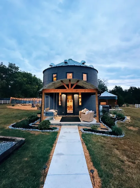 Unique Silo -Peaceful Country Setting with Mountain Views - Image 1
