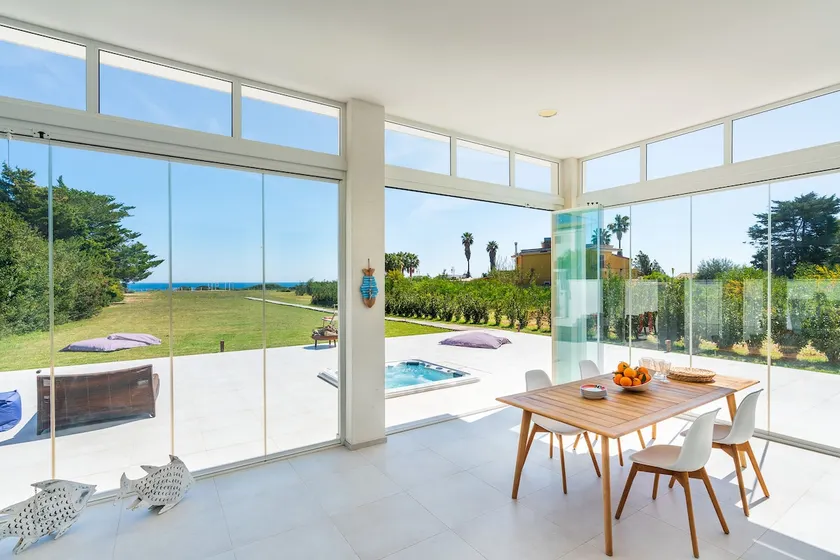 Villa avec jardin, barbecue et jacuzzi - Image 1
