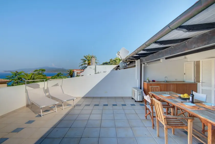 Apartamento de tres habitaciones cerca del mar enamorado - Image 1