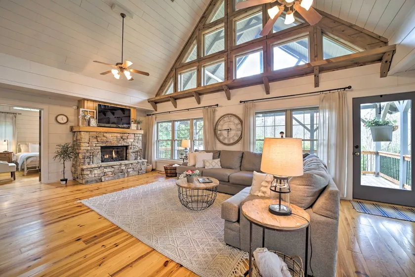 Ideal for Families! Lake Toxaway Getaway w/ Deck - Image 1