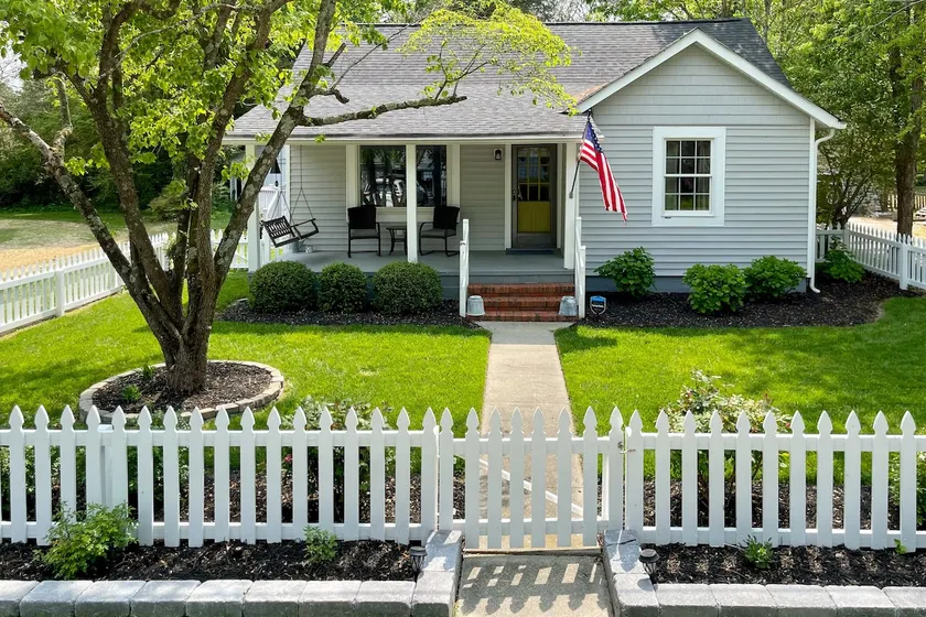 Private Yard & Water Views: Cozy Urbanna Cottage - Image 1