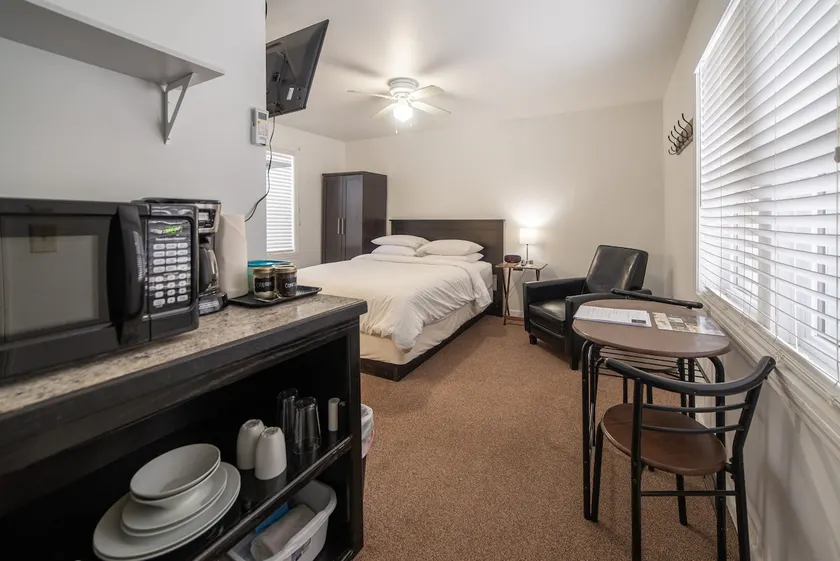 Room 9 at Inland Lakes Motel, Indian River, MI - Image 1