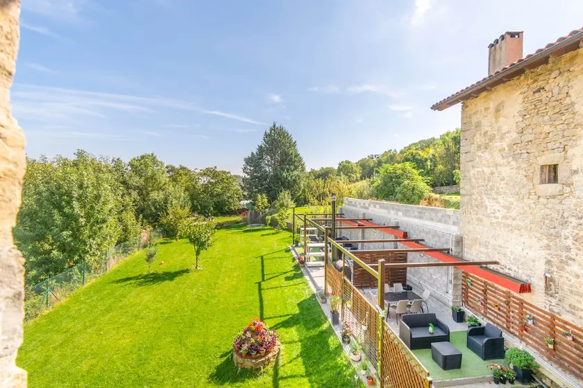 Beautiful country house with garden near Pamplona - Image 1