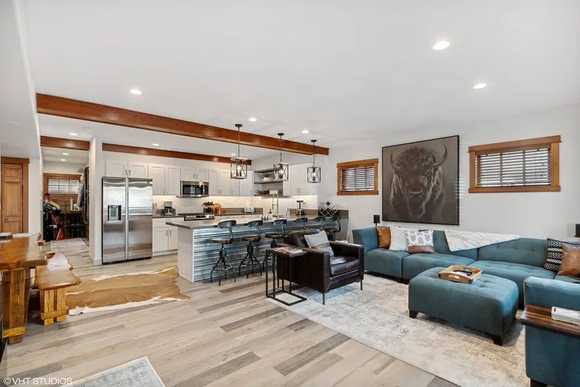 Best Location! Walkable|30 Min to GNP|5 Min Lake - Image 1