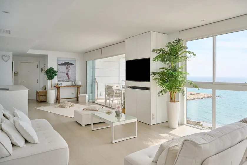 Luxury Apartment on the Beach - Image 1