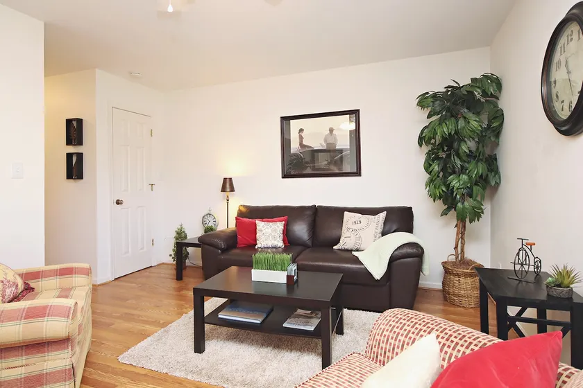 The Micah - 2 bedroom apt with private back deck. - Image 1