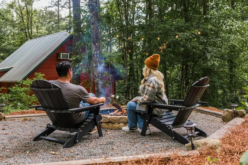 Cozy Cabin, Pioneer Lodge, Hot Tub, min from Blue Ridge - Image 1