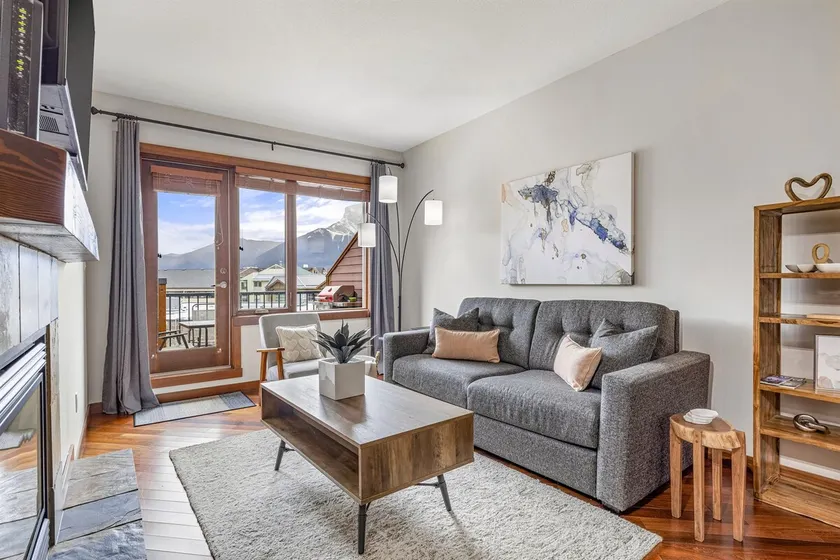 Alluring Mountain View Condo - Right In The Heart Of Downtown - managed by Little Sister Getaways - Image 1
