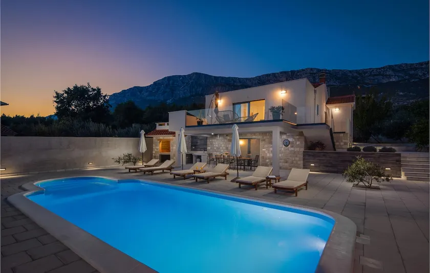 Awesome home in Kastel Sucurac - Image 1