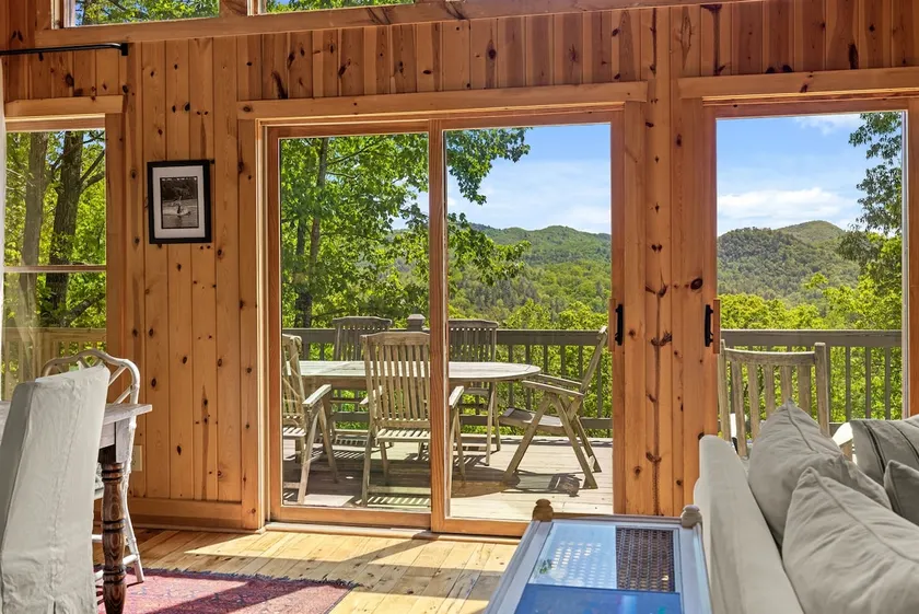 Private Getaway with Views! 8 mins to Lake Burton! - Image 1