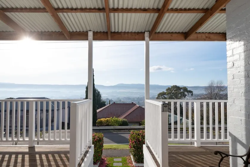 Monte-Vista: Minutes to the City Views & Parking - Image 1