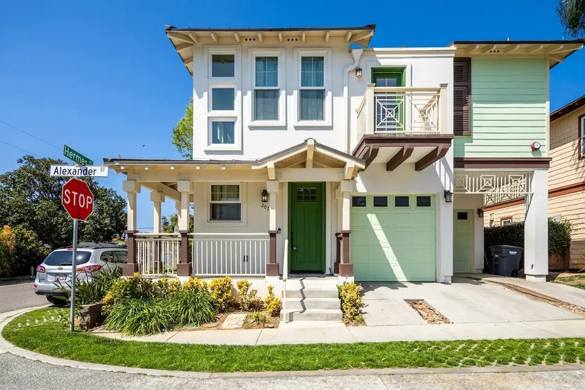 Sandy Feet Retreat, 4 bed home close to beach - Image 1