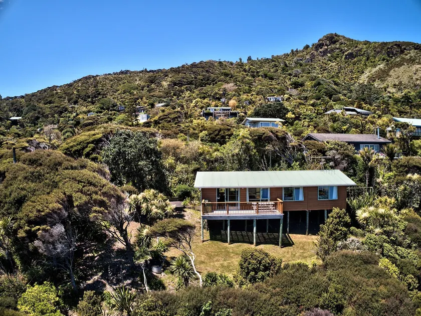 Vista do Mar - Piha Holiday Home - Image 1