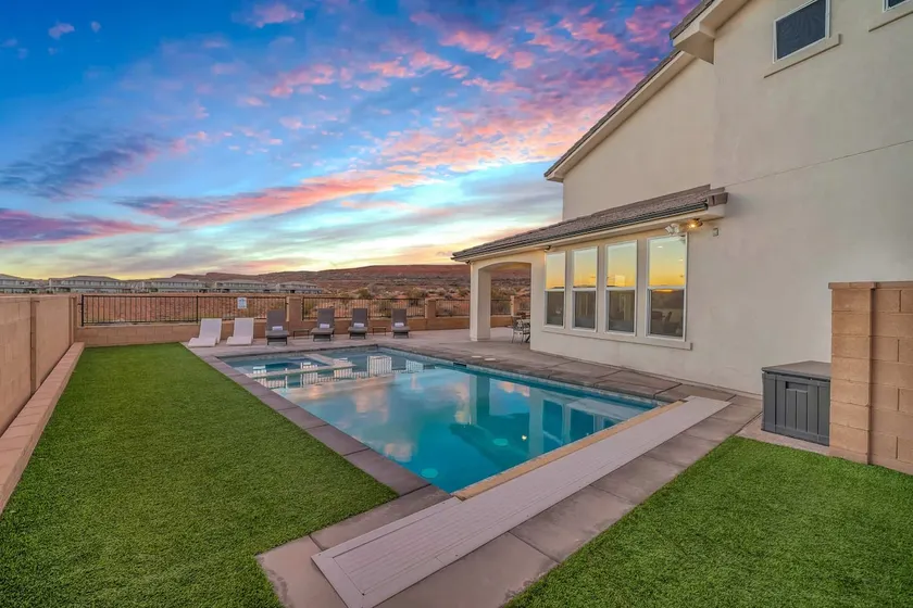 Paseos Poolhouse home - Image 1