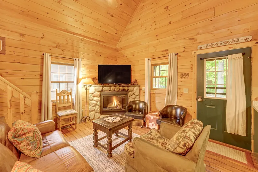 Fire Pit & Porch: Warm & Woodsy Rothbury Escape! - Image 1