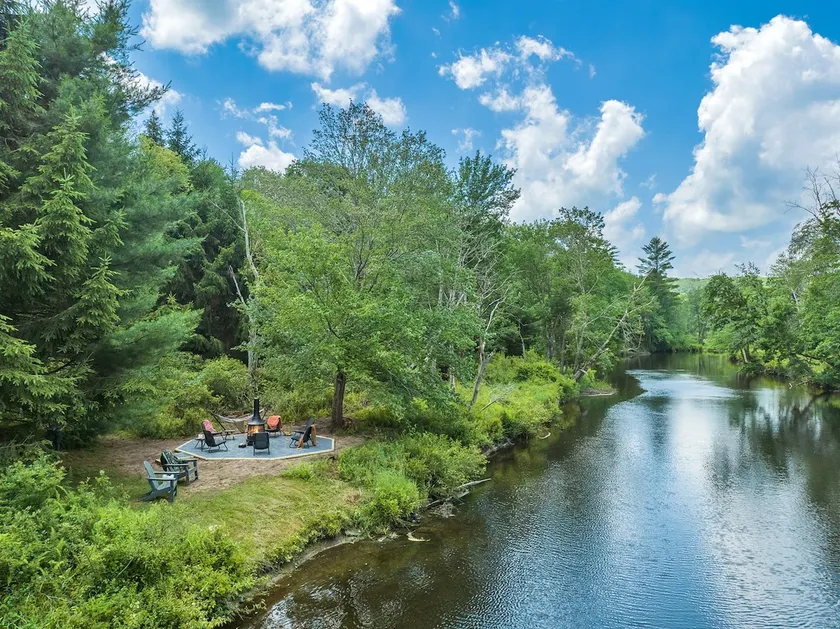 Riverfront * Hot Tub*Fireplace*Firepit*Secluded - Image 1