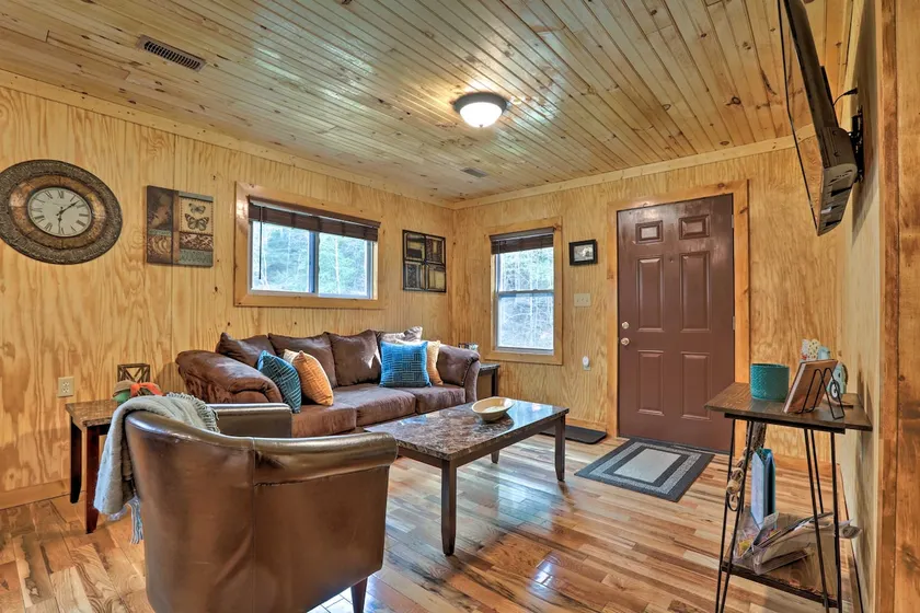 Cozy Creekside Cabin ~ 24 Mi to Red River! - Image 1