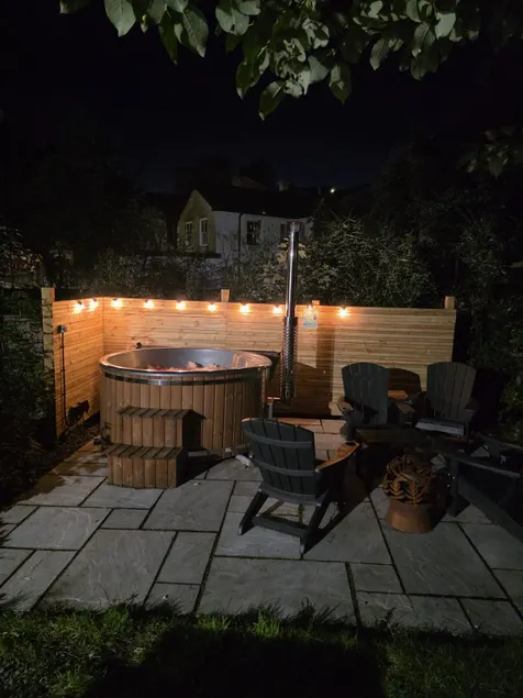 North Cottage, Merthyr with wood fired hot tub - Image 1