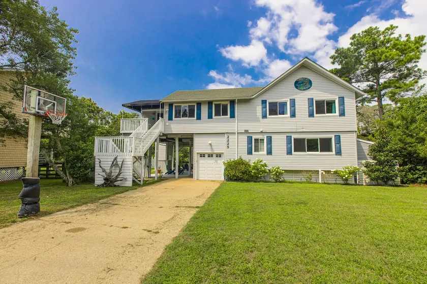 Lakefront Home with Canoes & Beach Access - Image 1