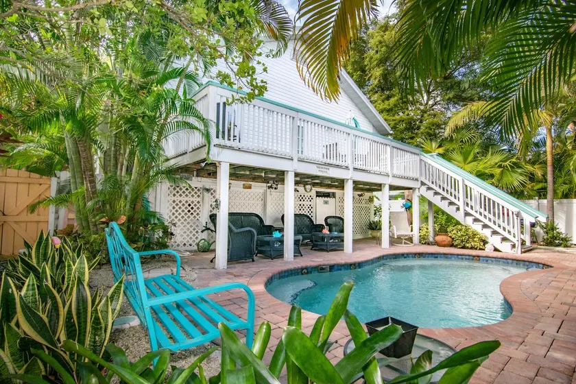 Sail Away Cottage · 170 Steps · Pool · 1920's Cottage - Image 1