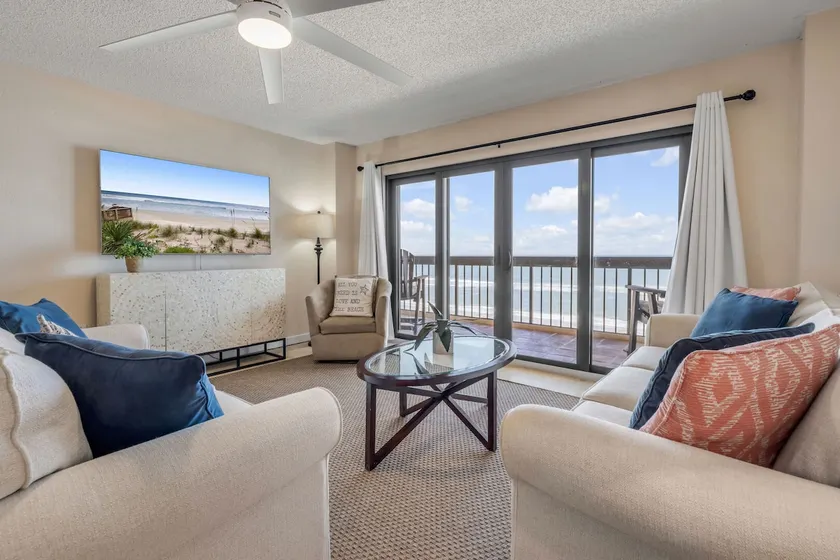 Luxury direct oceanfront corner with large private balcony, heated pool and garage - Image 1