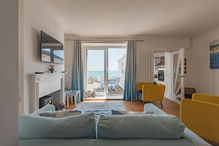 Wave Cottage - Beachfront -special long stay rate - Image 1