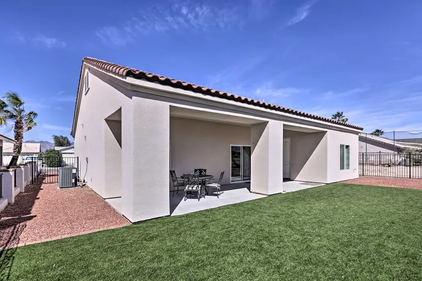 Bright Home w/ Yard, 4 Mi to Colorado River! - Image 1