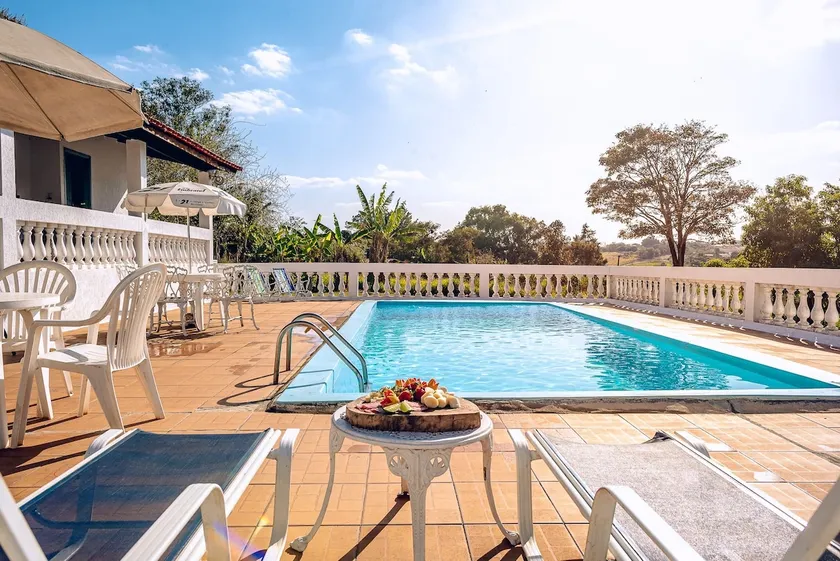 20,000 m² of land + swimming pool and barbecue. - Image 1