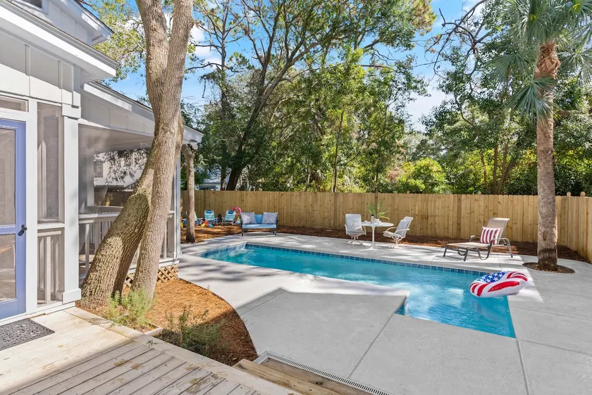 Live Oak Retreat sleeps 8 - Image 1