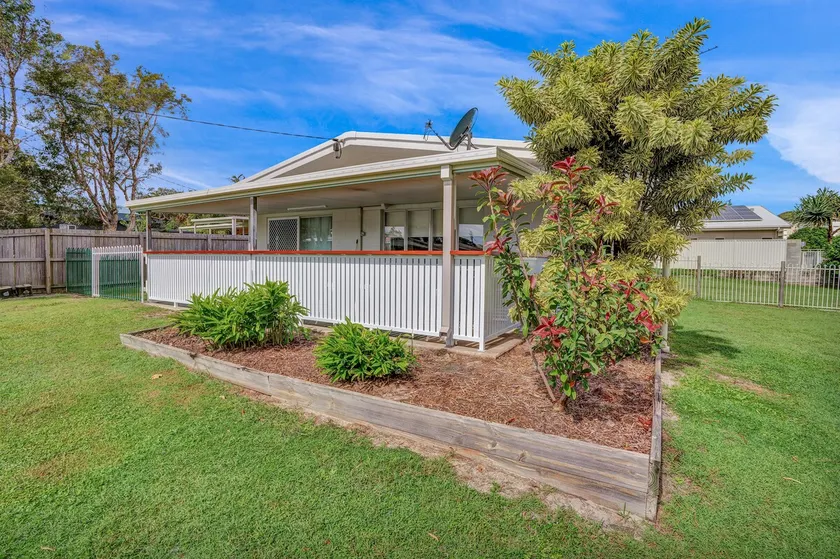 13 Indigo Avenue - 'Indigo Sands' - Rainbow Beach - Image 1