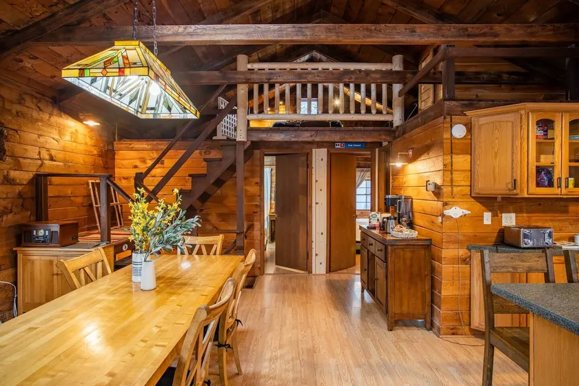 @TheBridgeChalet Log Cabin .5 miles to Hunter 3BR - Image 1