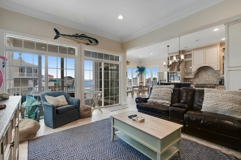 Fenwick Waterfront: Rooftop Views & Private Dock - Image 1