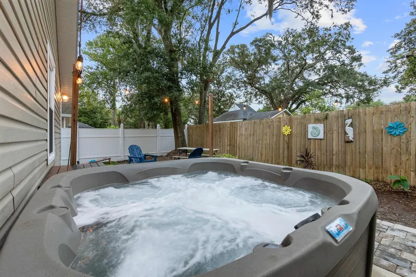 Peaceful Pearl Retreat- 5 Minutes to Downtown, 10 Minutes to Beach - Image 1