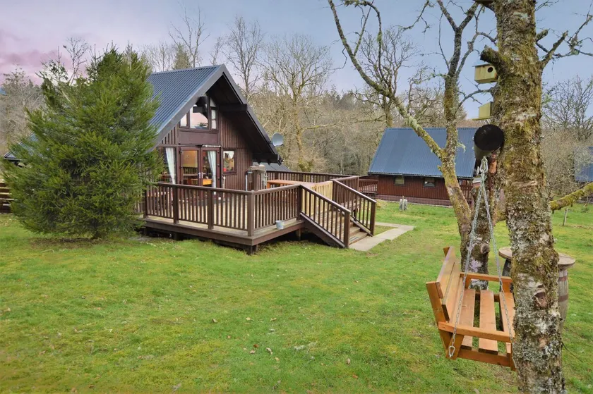 Iona Lodge, Loch Awe, loch-side setting - Image 1