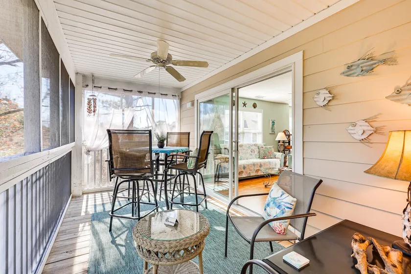 Marina & Beach Club Access: Condo in Southport - Image 1