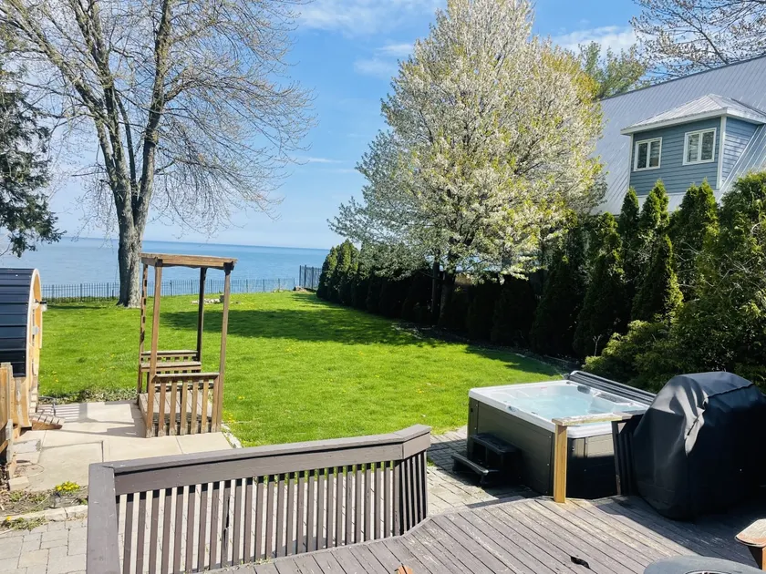Lakefront Spa Retreat - Hot Tub, Sauna & Firepit - Image 1