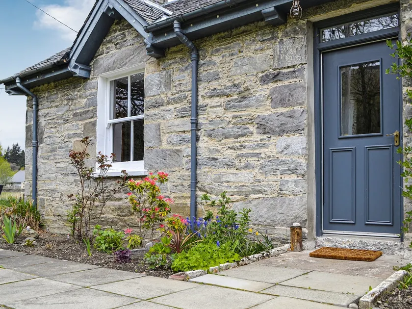 Riverside Cottage - Image 1