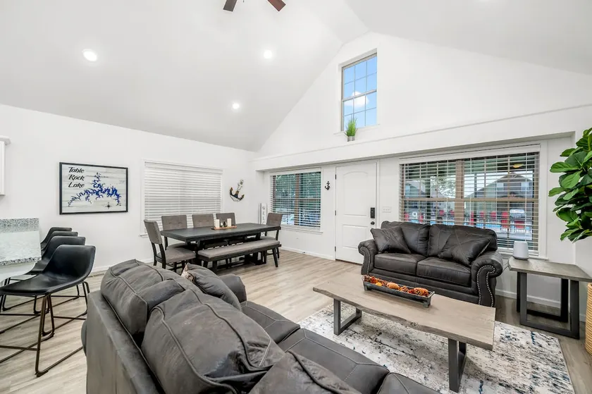 4BD Lodge at Table Rock Lake - Near Marina - Pool - FREE TICKETS INCLUDED - BBH - Image 1