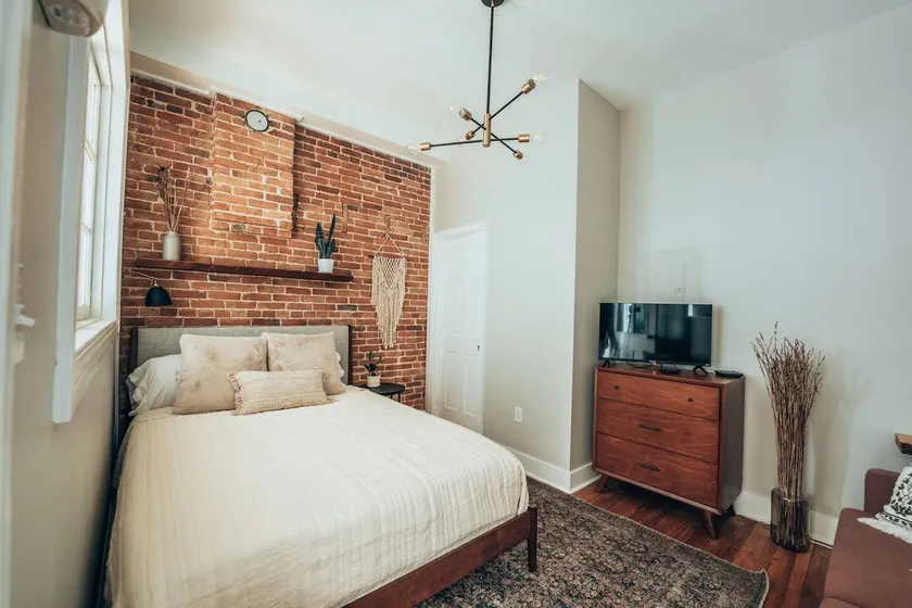 The Cutest Loft on Main St! - Image 1