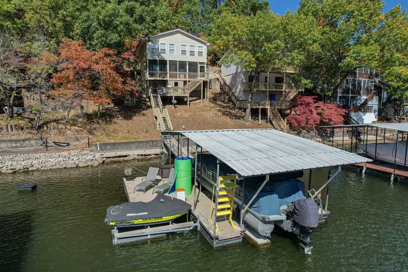 Close to The Strip, Private Dock & Screened Deck! - Image 1