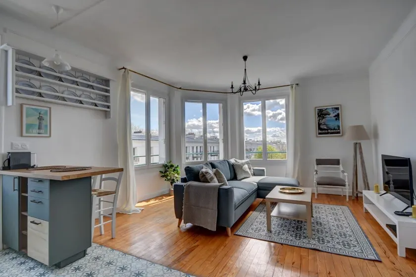 Beautiful apartment - View of the harbor, garden and castle - Image 1