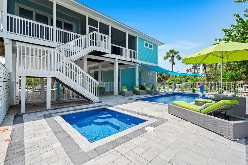 Car-Free Island Escape | Pool, Spa + Golf Cart - Image 1